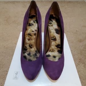 purple pumps